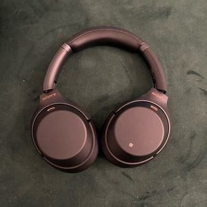 Sony WH-1000XM3 Wireless Noise Cancelling Over the Ear Headphones